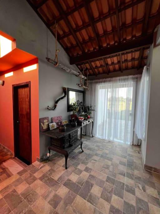 Casa de campo! Lugar de paz! Próxima as praias não oferecemos roupa de cama e banho