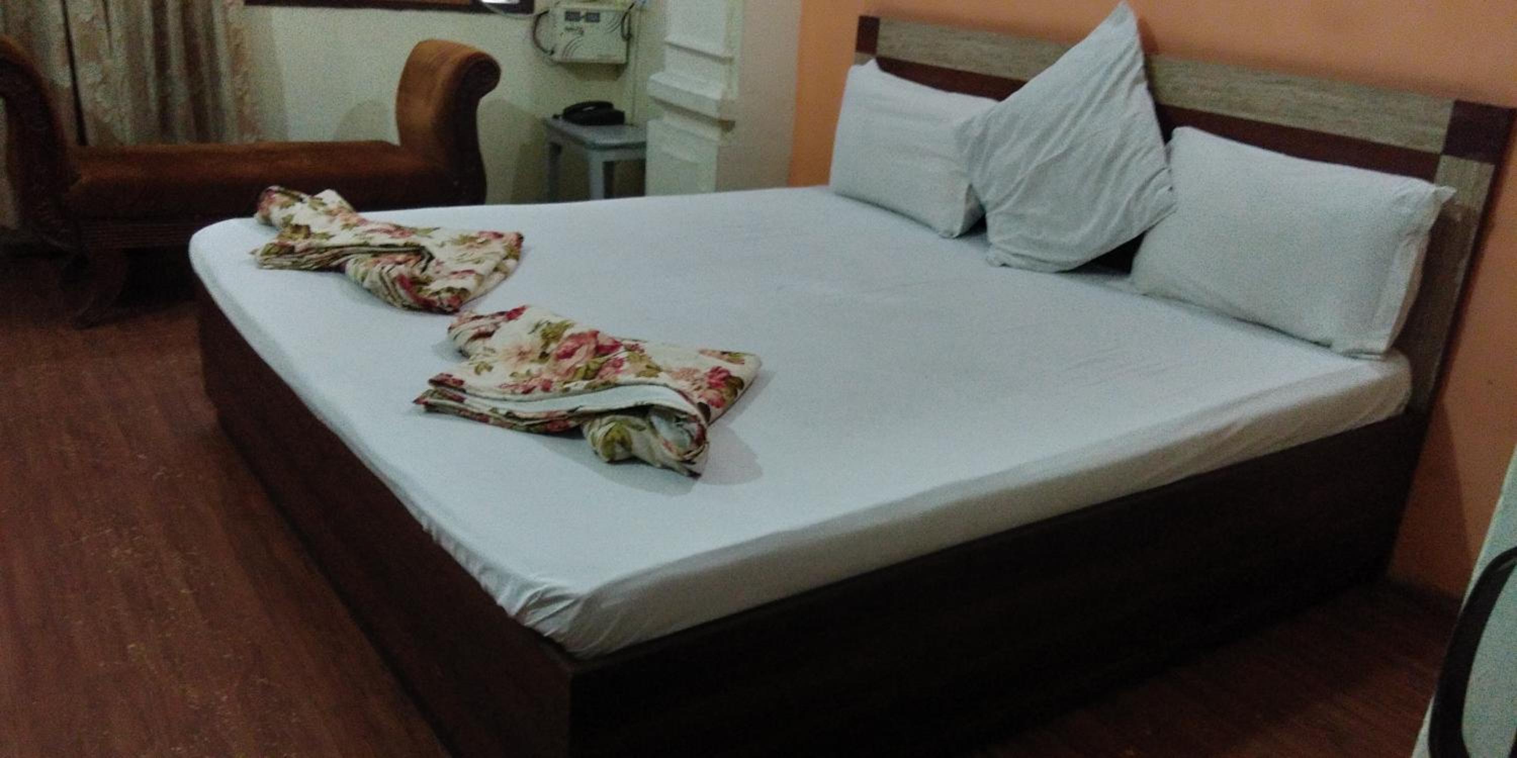 OSAHAN PARADISE HOMESTAY NEAR Golden temple and park view