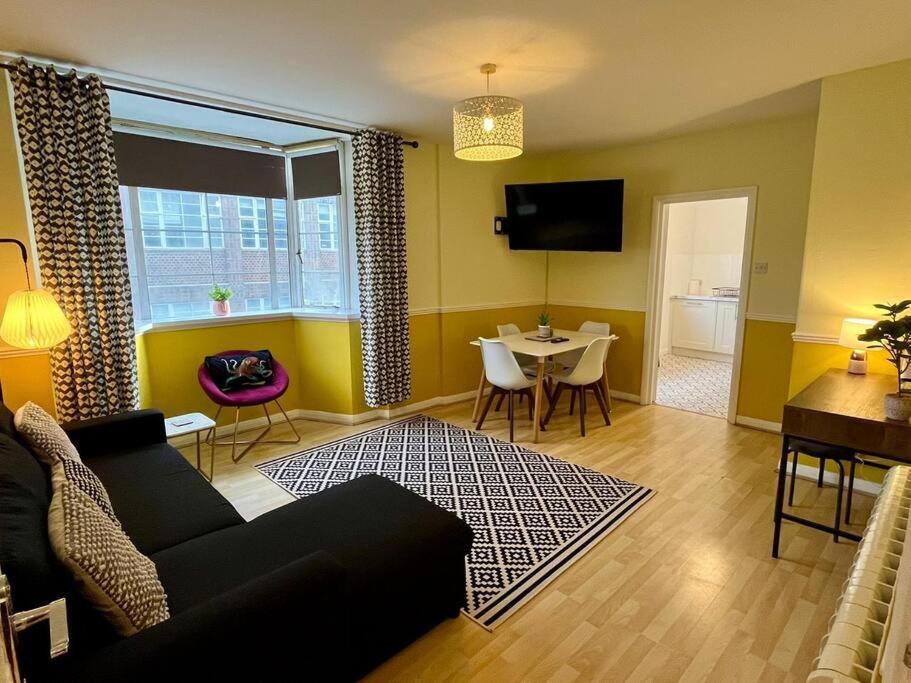 Central Brighton Pavilion Pad. view 3