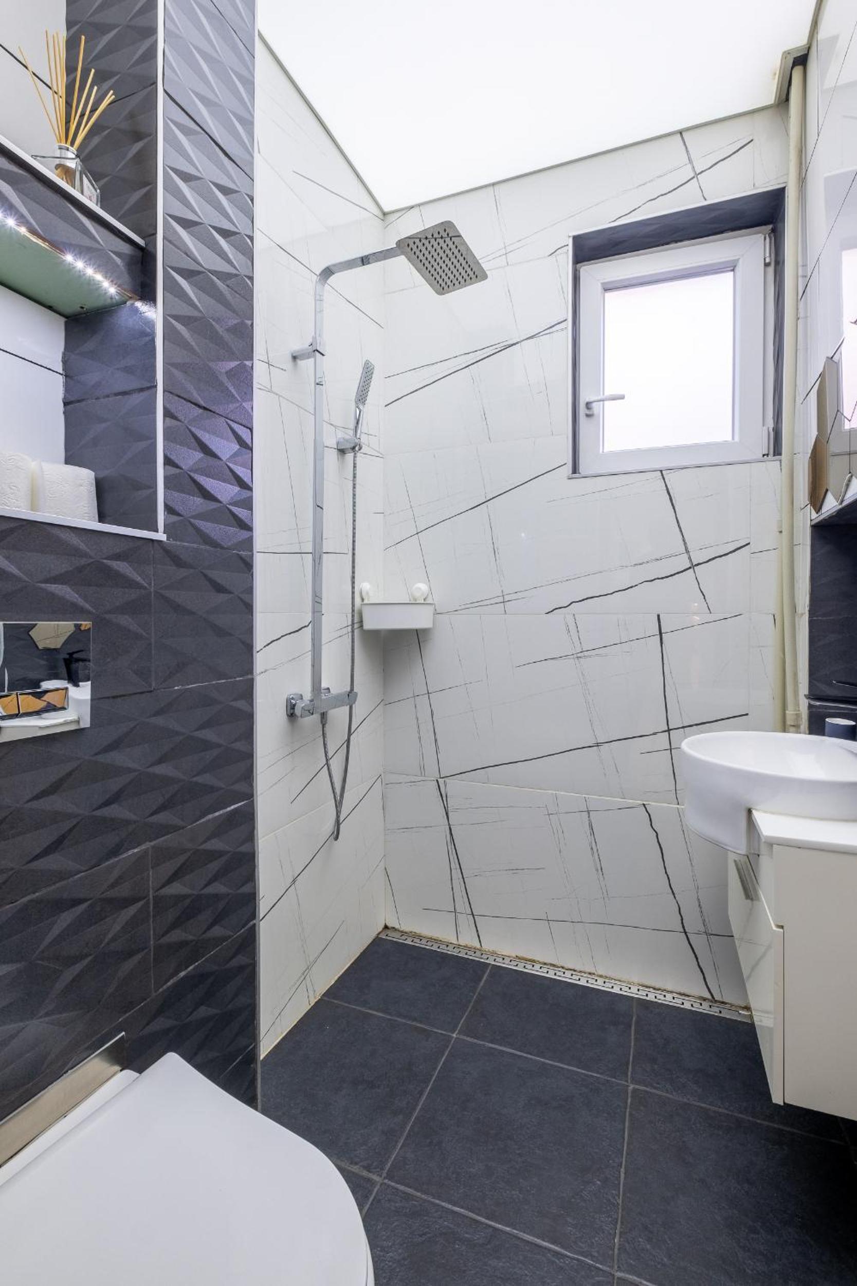 Modern , spacious 2BR apartment in top center