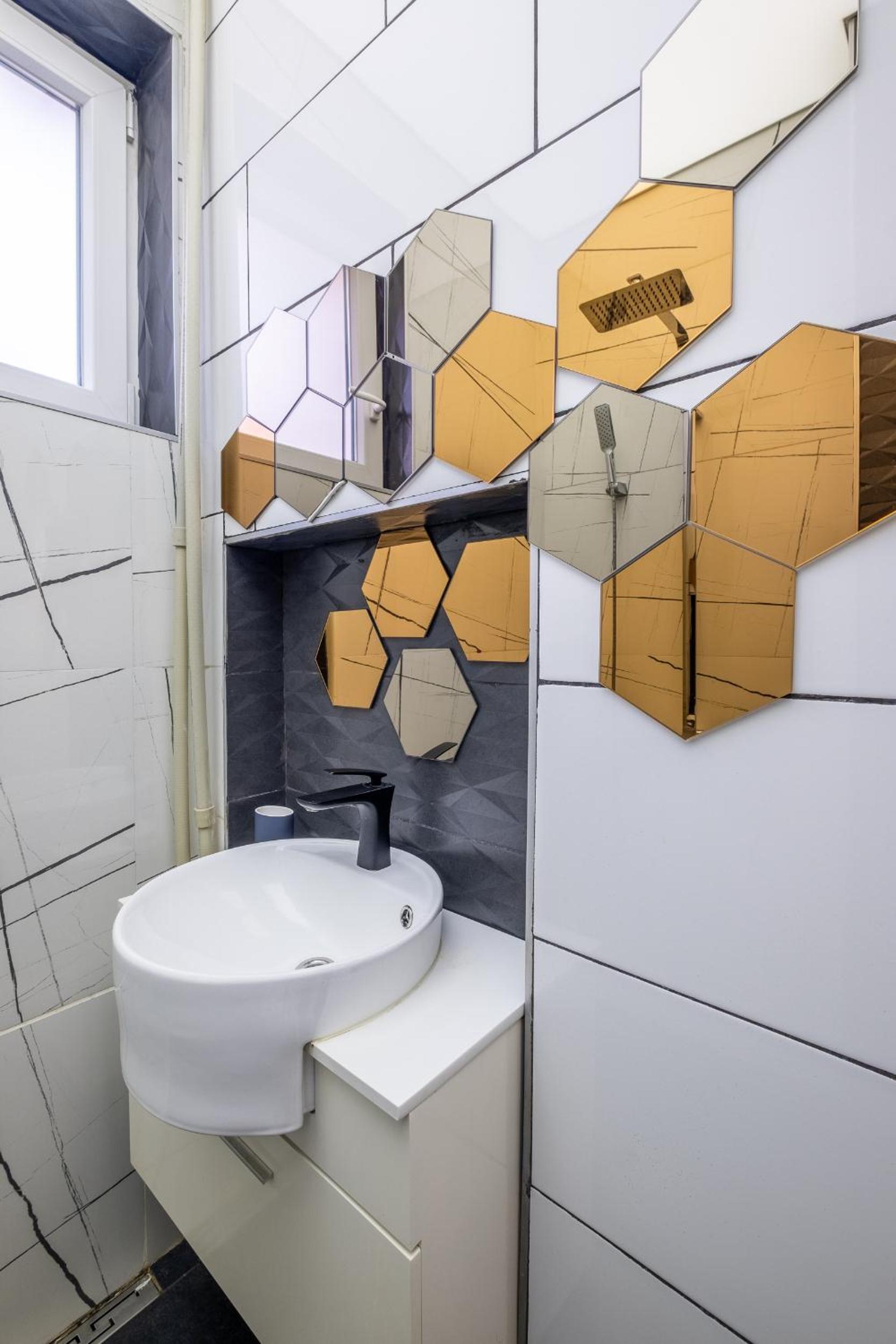 Modern , spacious 2BR apartment in top center