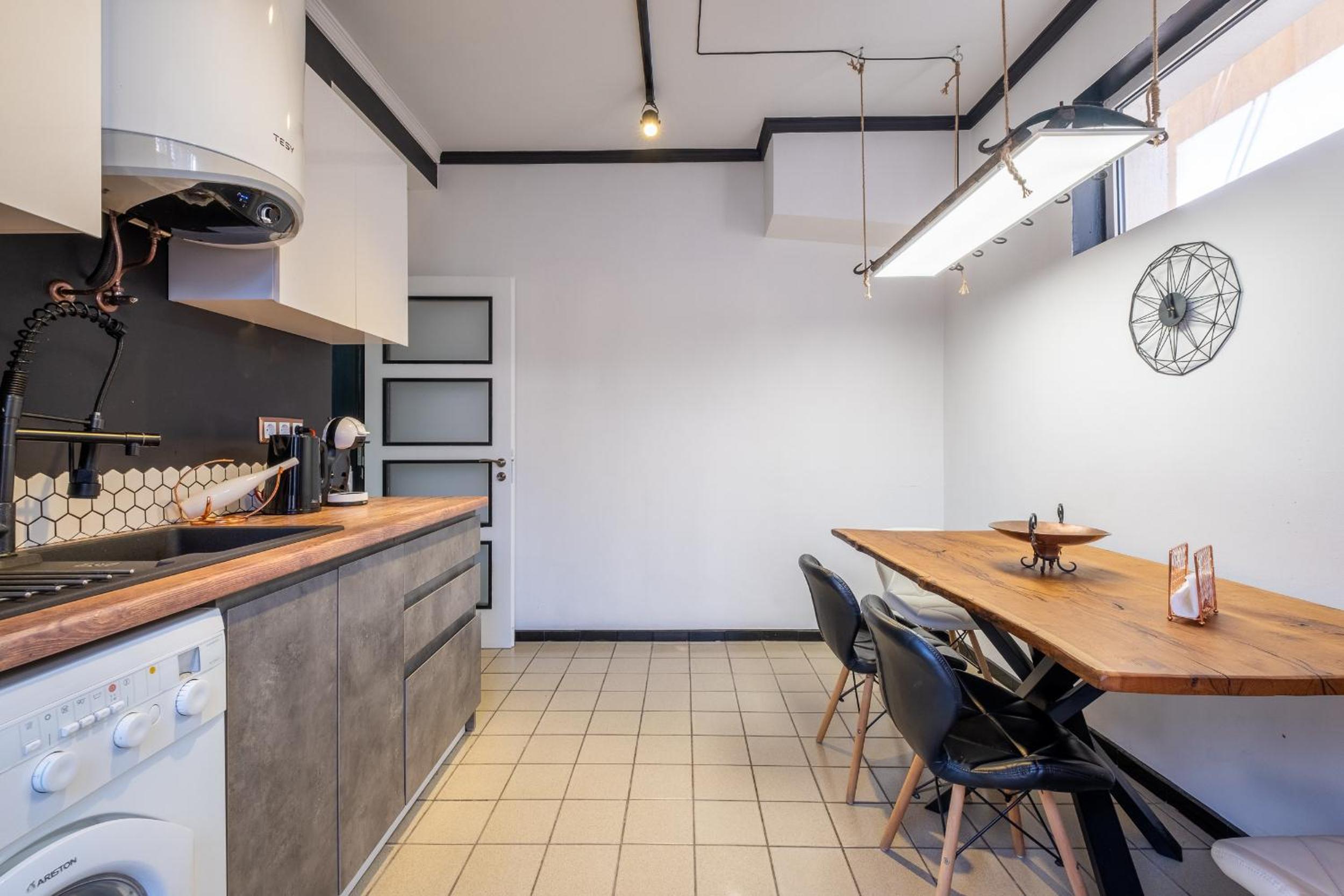 Modern , spacious 2BR apartment in top center