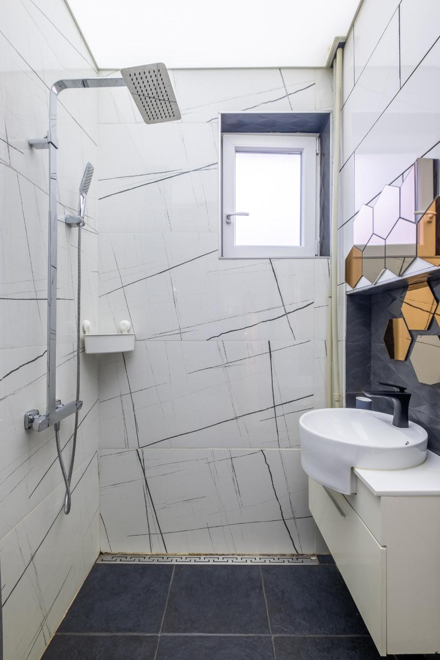 Modern , spacious 2BR apartment in top center