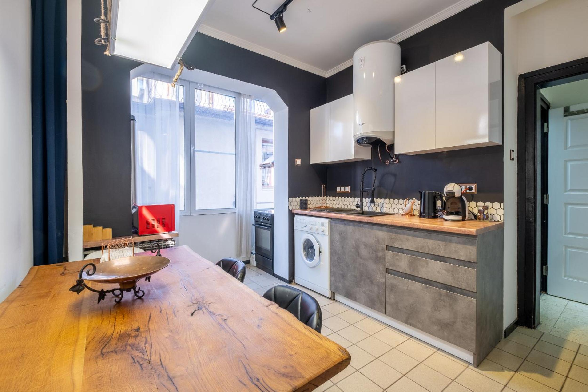 Modern , spacious 2BR apartment in top center