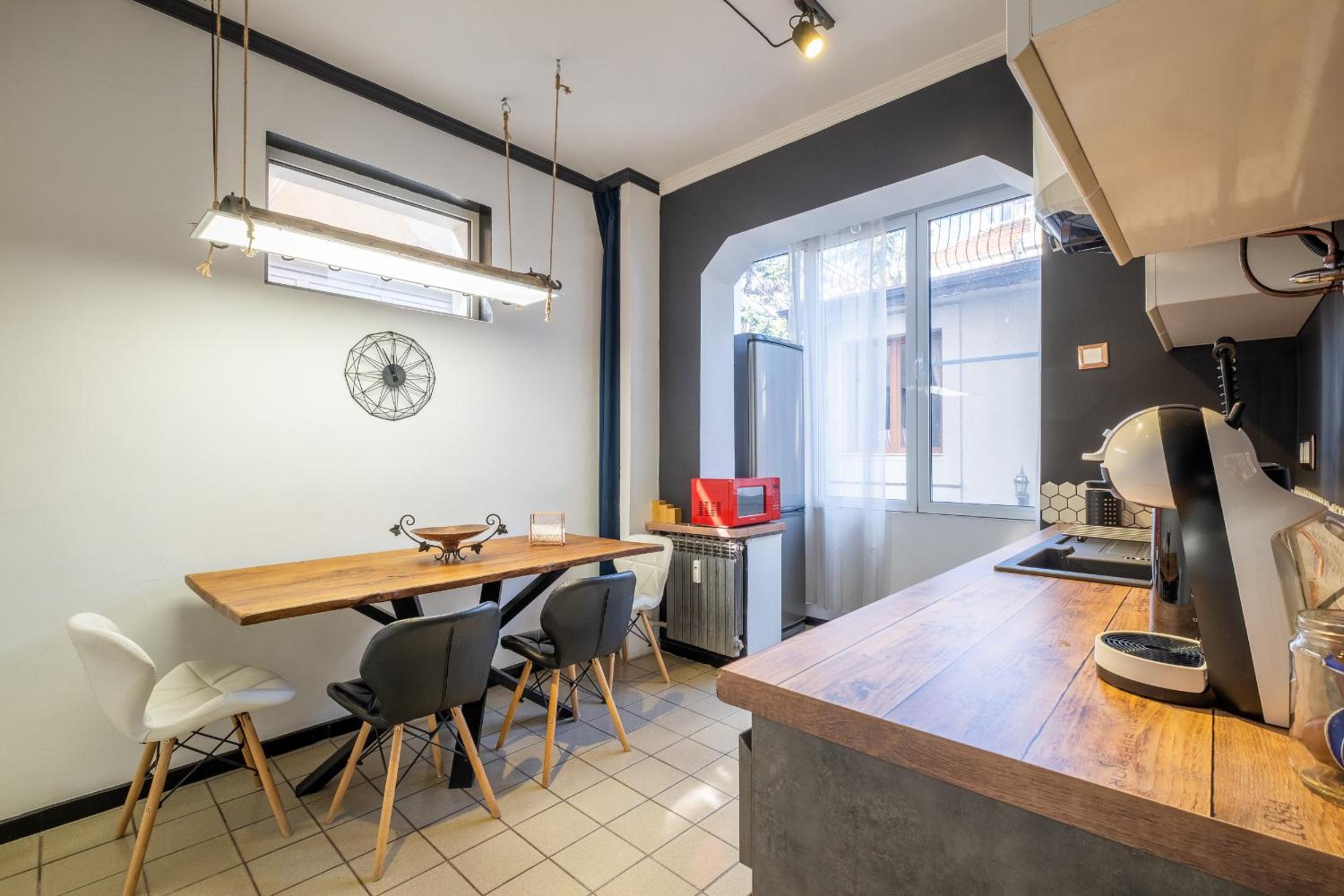 Modern , spacious 2BR apartment in top center