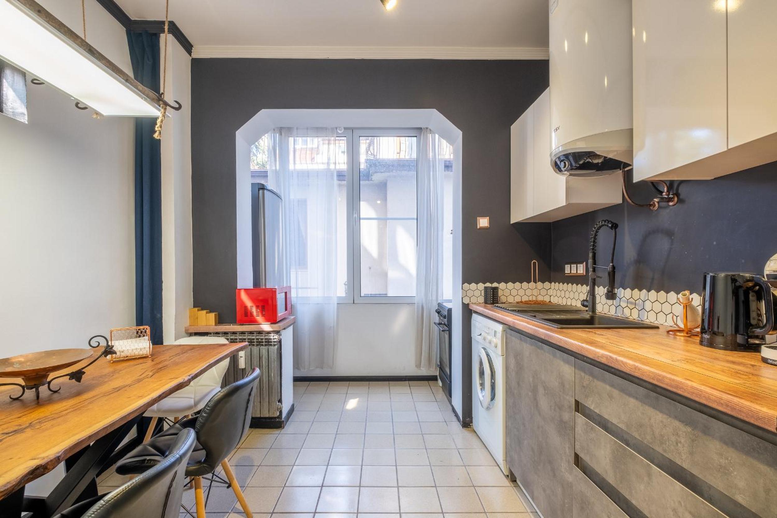 Modern , spacious 2BR apartment in top center