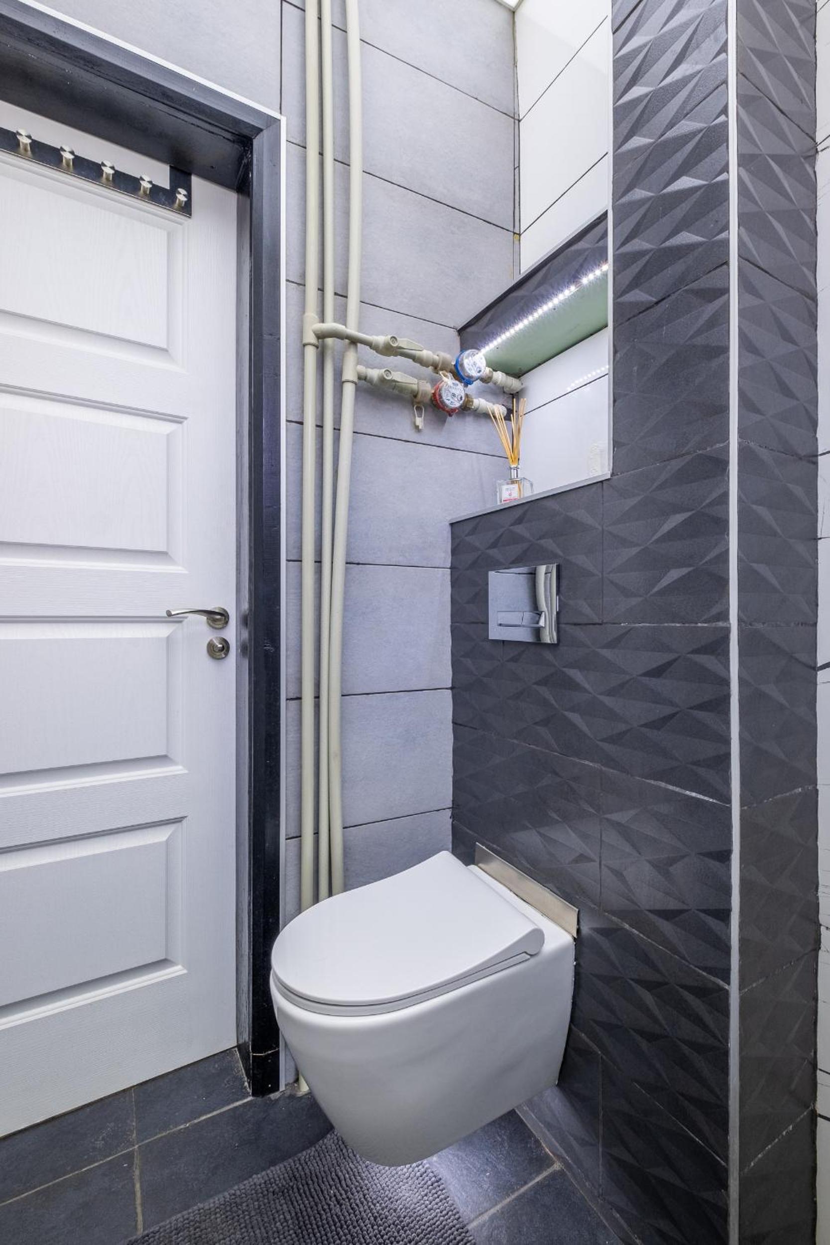 Modern , spacious 2BR apartment in top center