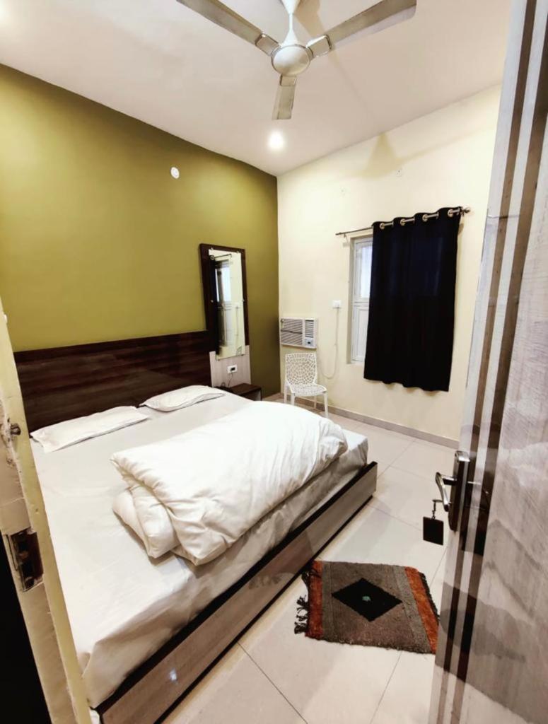 Shri TAILANG SWAMY PAYING GUEST HOUSE view 2