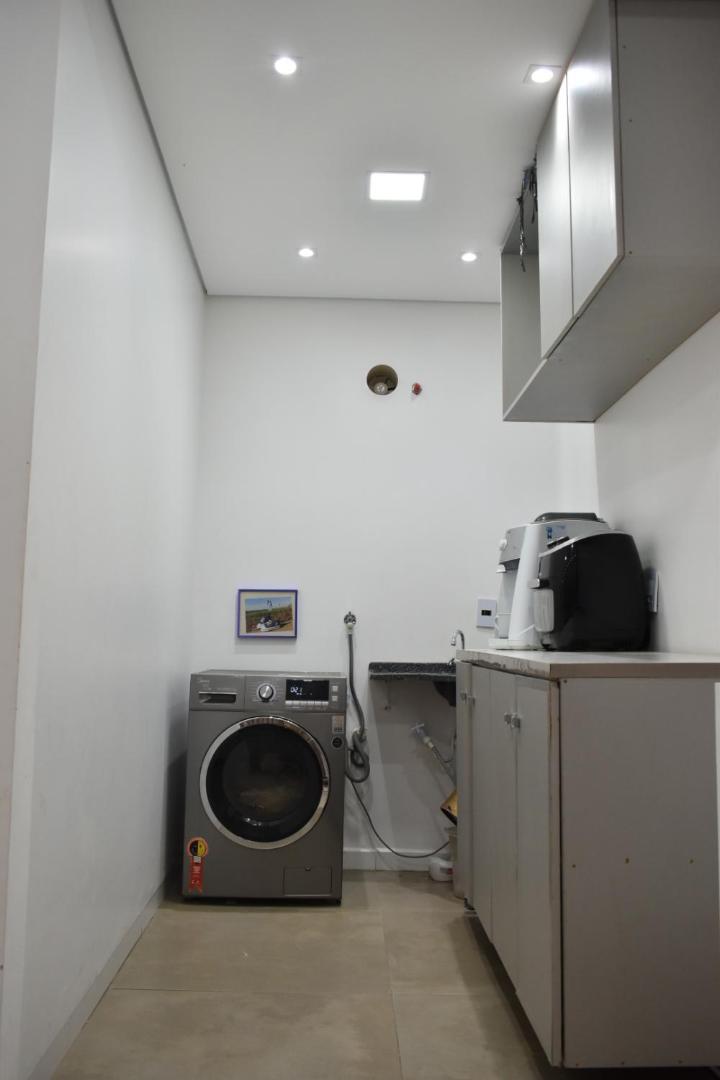 Sobrado encantador, próximo BR 277 e Hotel Rafain