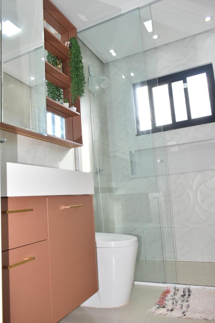 Sobrado encantador, próximo BR 277 e Hotel Rafain