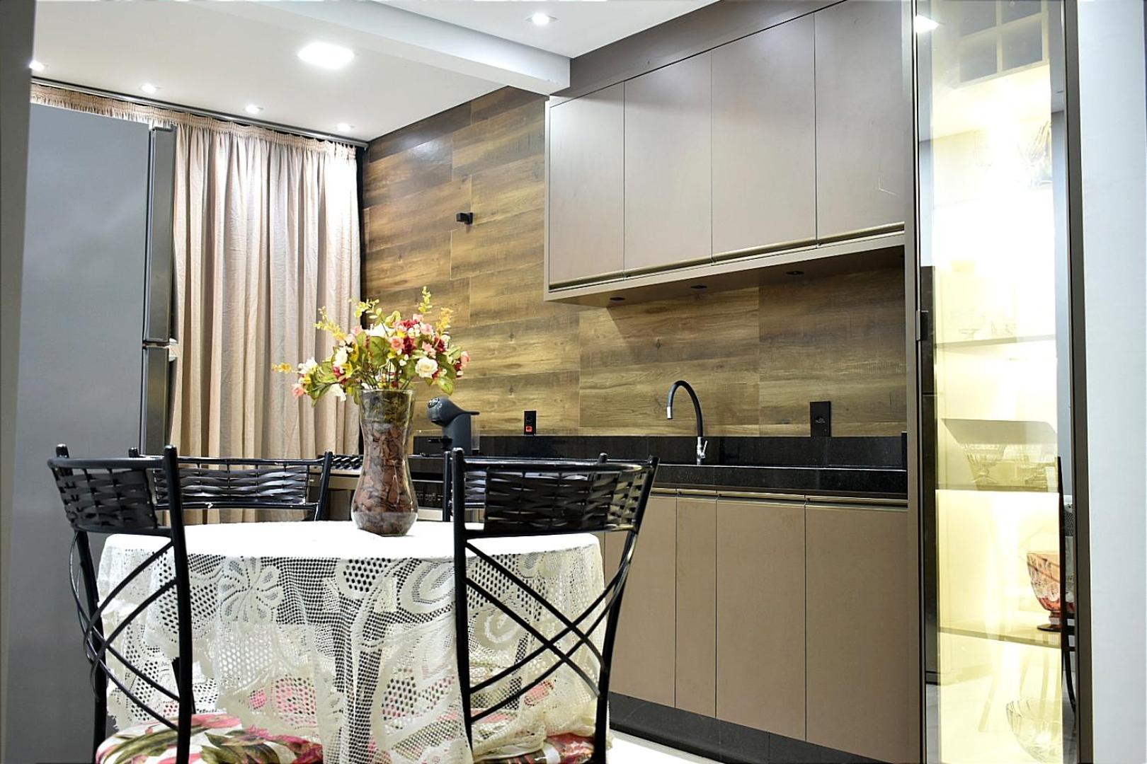 Sobrado encantador, próximo BR 277 e Hotel Rafain