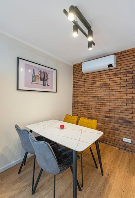 Riverfront 1BD Old Town Apartment by Hostlovers view 4