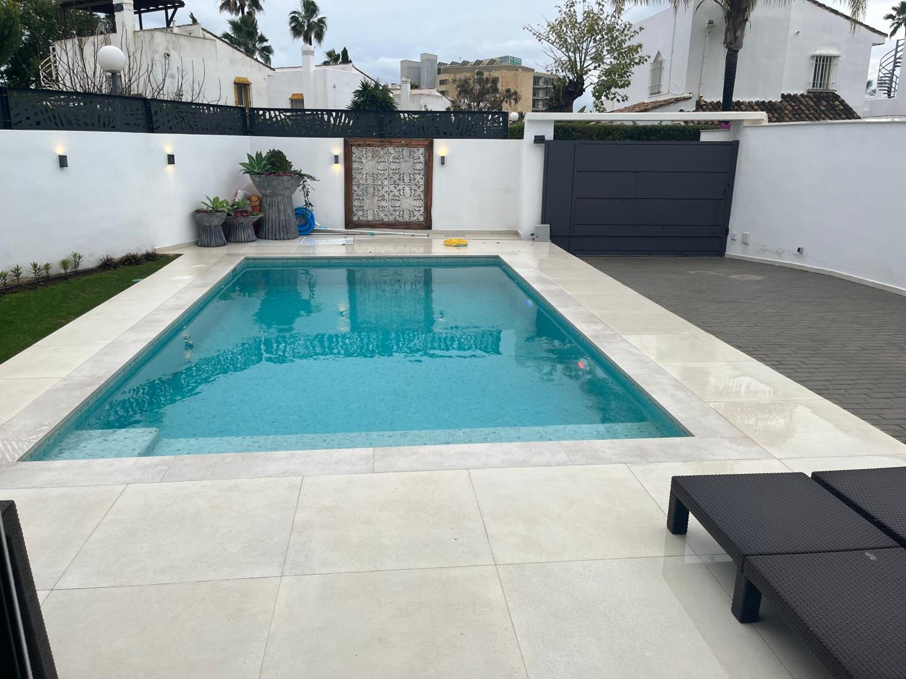 Villa de Lujo Maravillosa 5 Dormitorios ,6 Banos ,Piscina WIFI en Marbella view 5