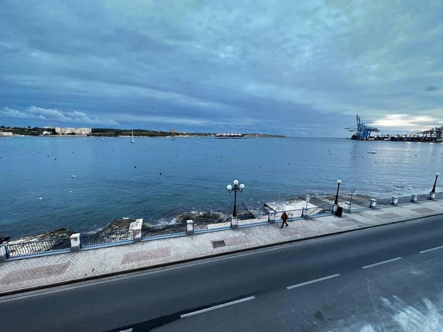 Seafront 3 Bedroom Apartment in Birzebbugia view 4