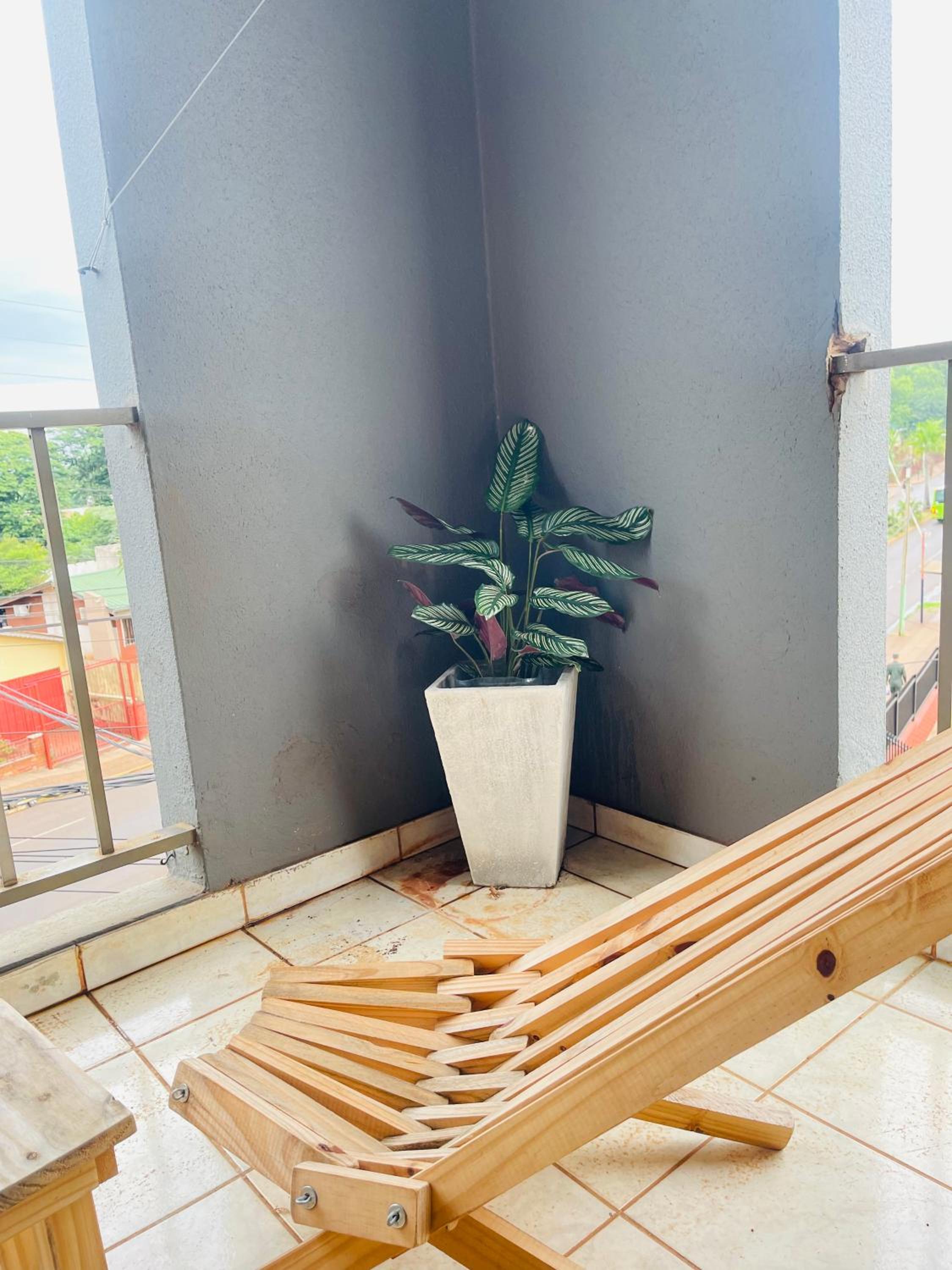 Depto dos habitaciones sobre avenida principal en Cataratas del Iguazú, con wifi