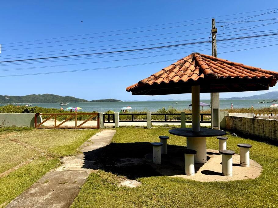 Residência à beira-mar em Zimbros