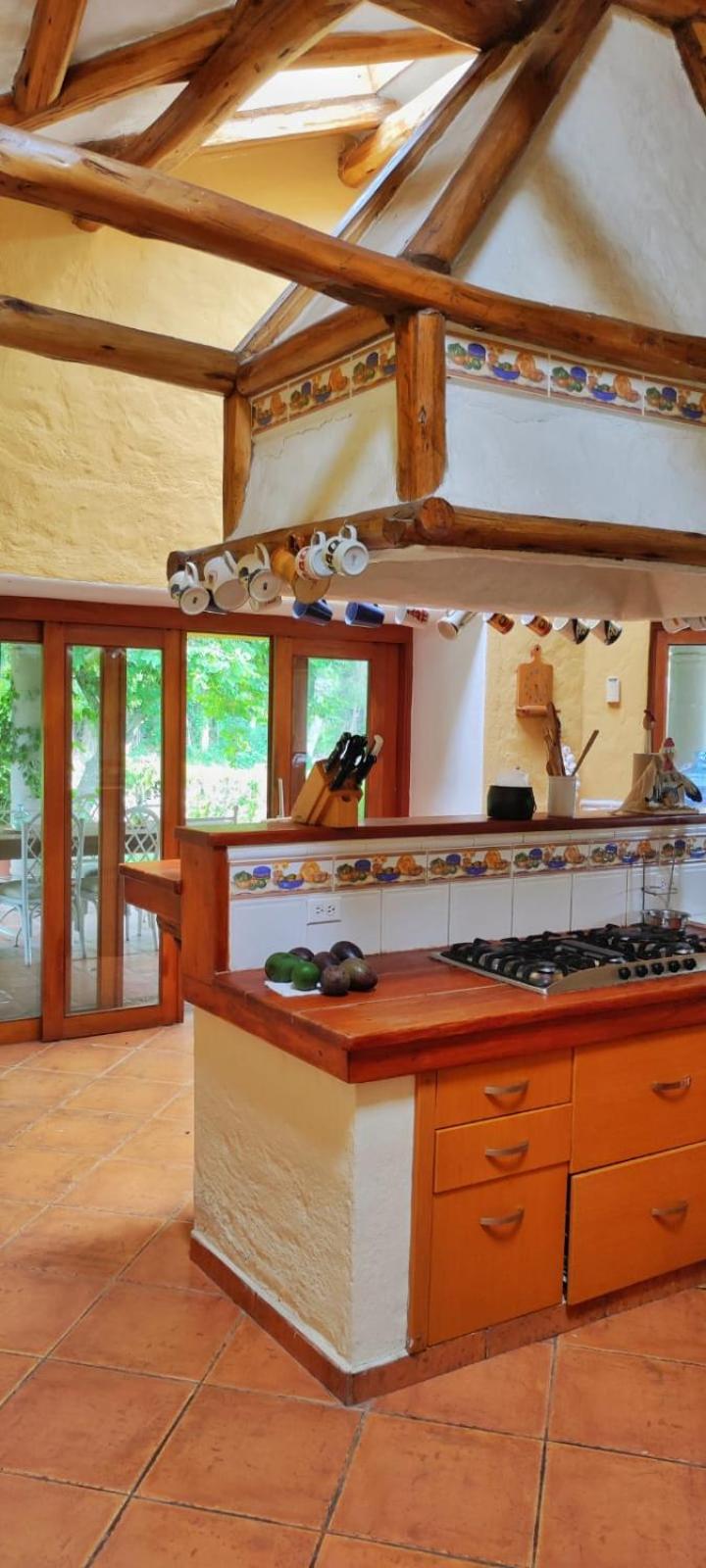 Quito Airport Villa Lux Guayllabamba 8 pax view 2