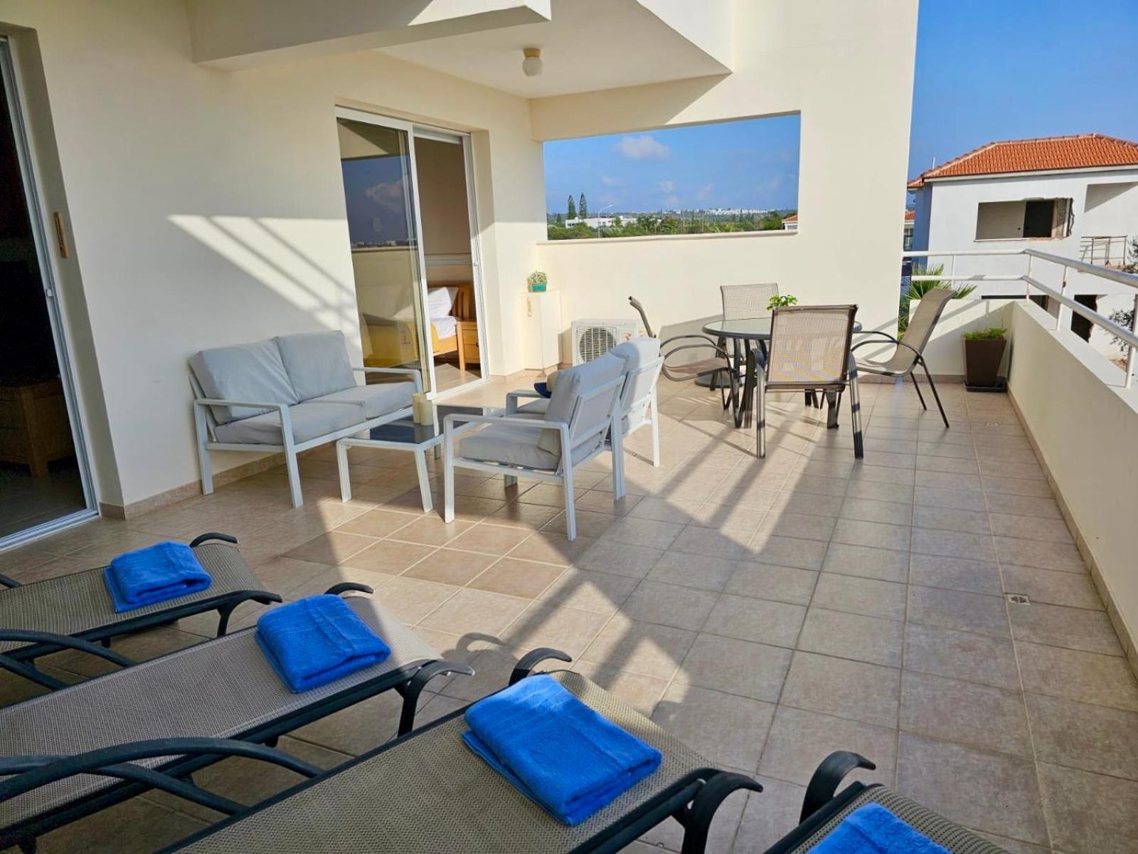 Nissi Elena - Shell Haven Apt