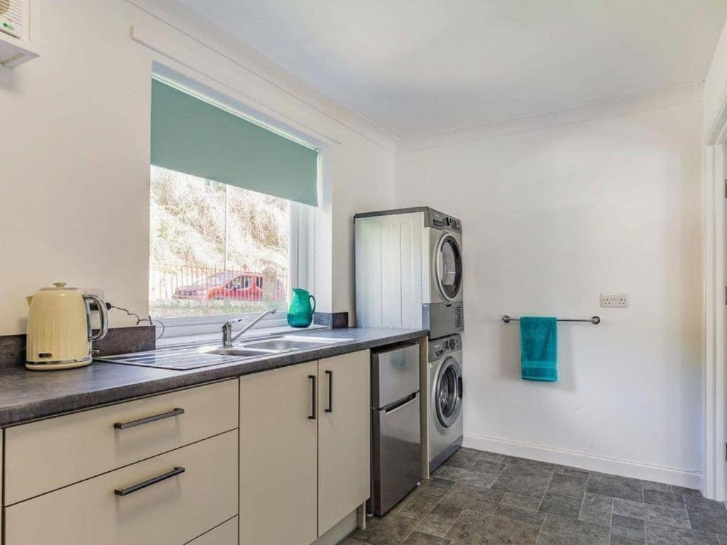 Lovely Magnolia Accommodation 3king Torquay view 2
