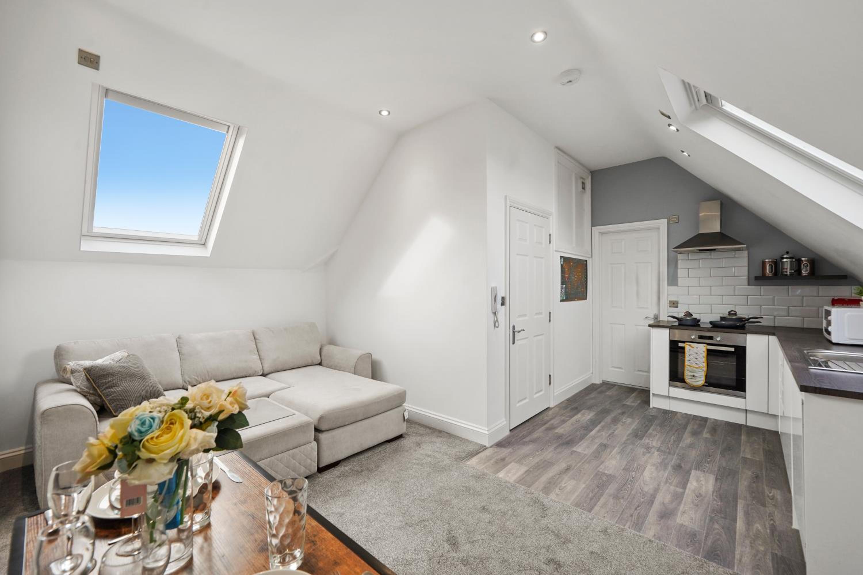 BridgeCity Central Maidstone Spacious 1 Bed Flat - f10 view 2