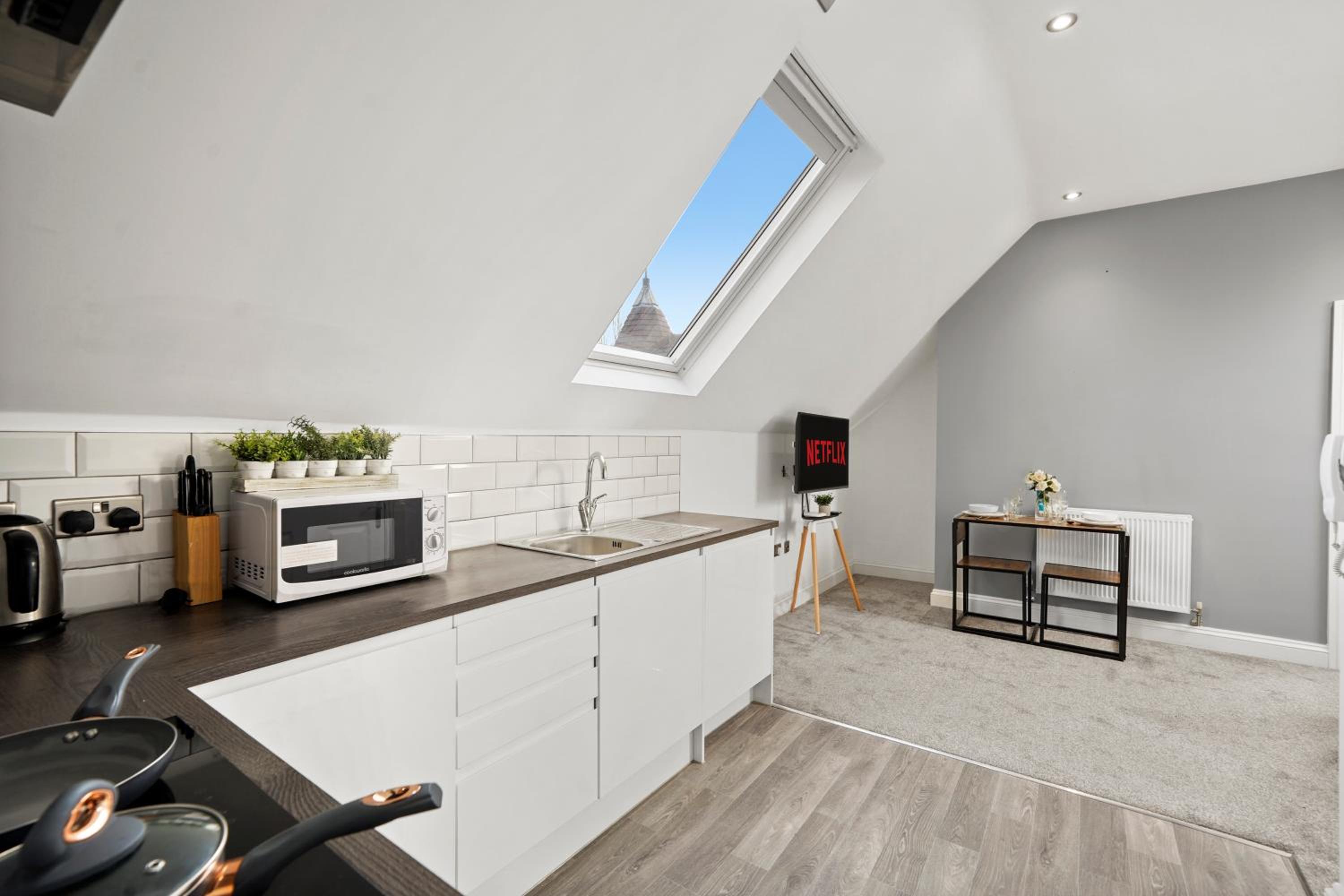BridgeCity Central Maidstone Spacious 1 Bed Flat - f10 view 3