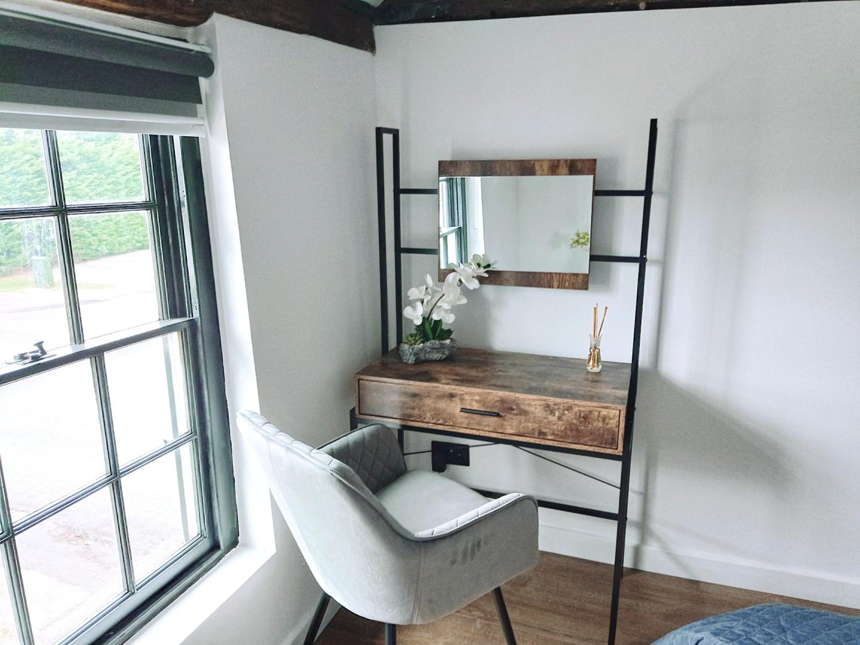 Stansted Airport Cottage
