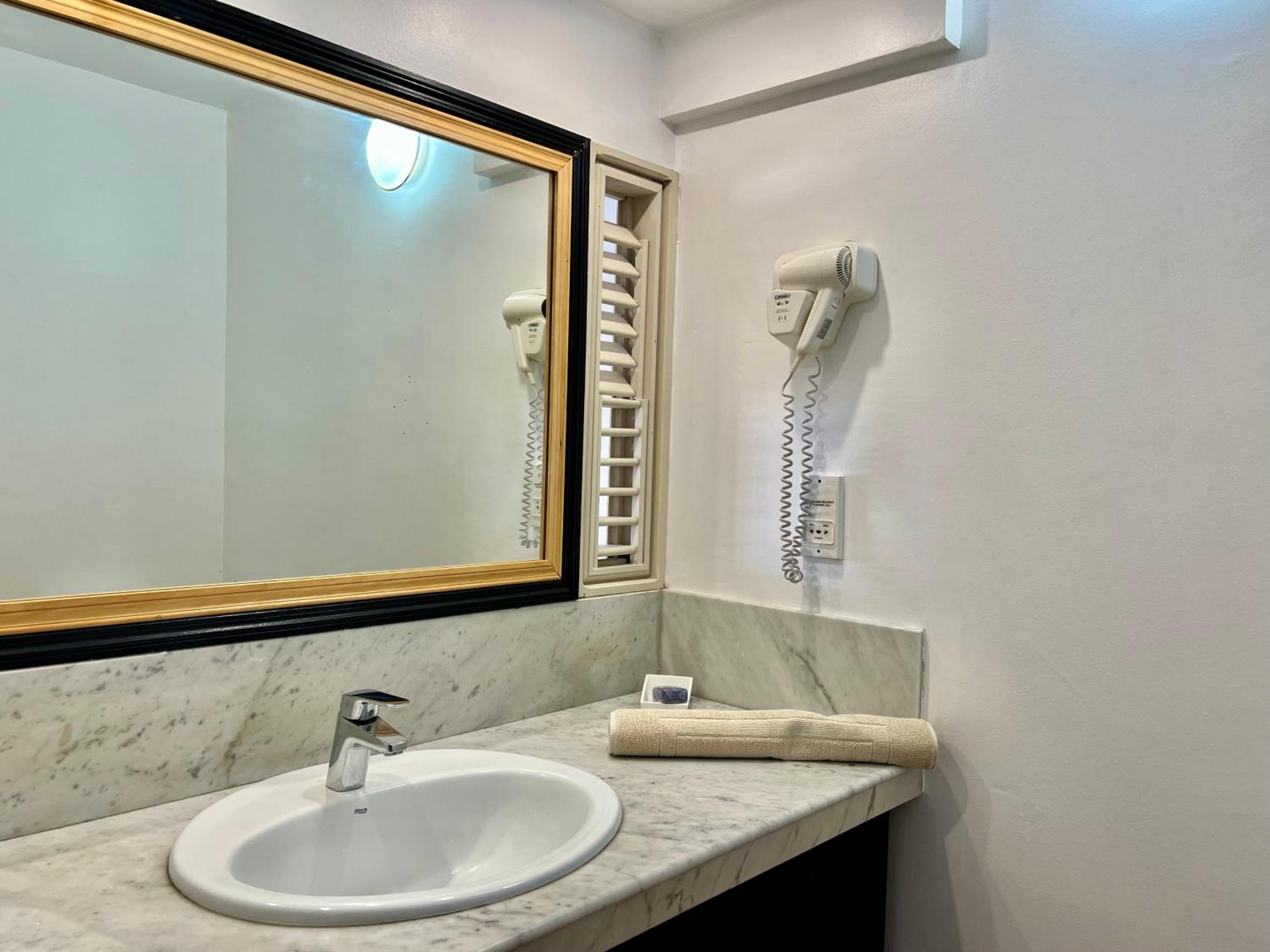 Appartement en résidence avec vue mer à Tartane view 4