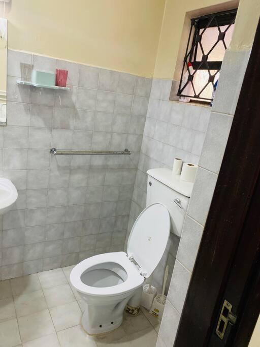 Pristine Luxury 2 bedroom Apartment-South C view 3