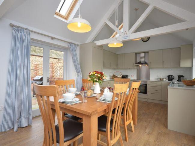 2 Bed in Great Yarmouth oc-lowfa view 3