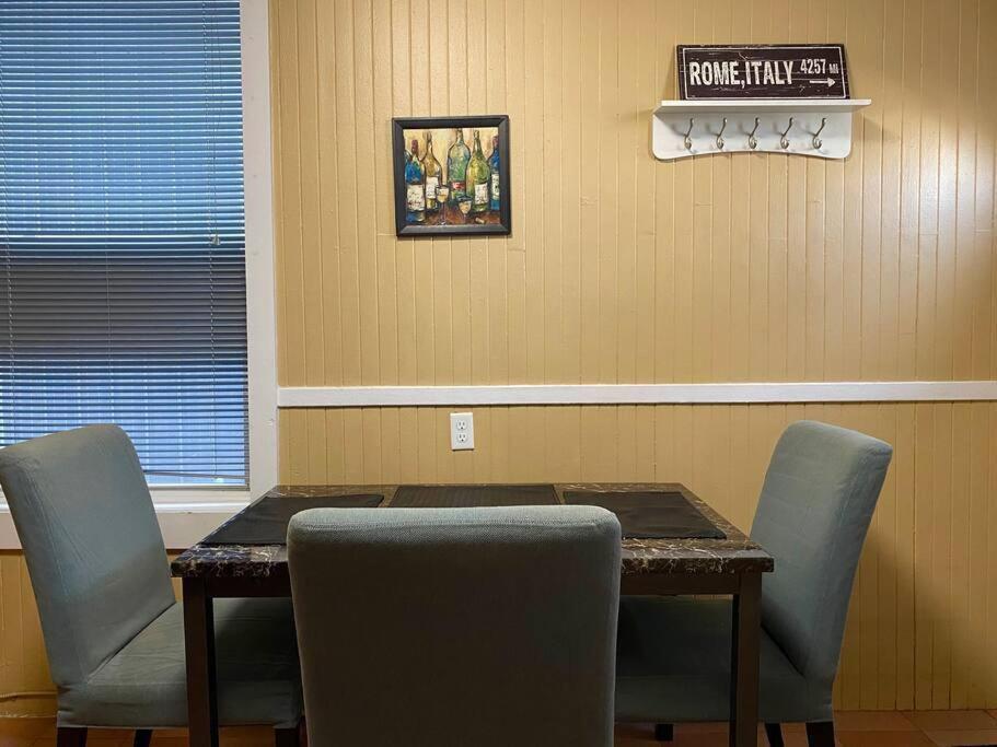 Large Townhouse, Lower Floor with AC, City Center