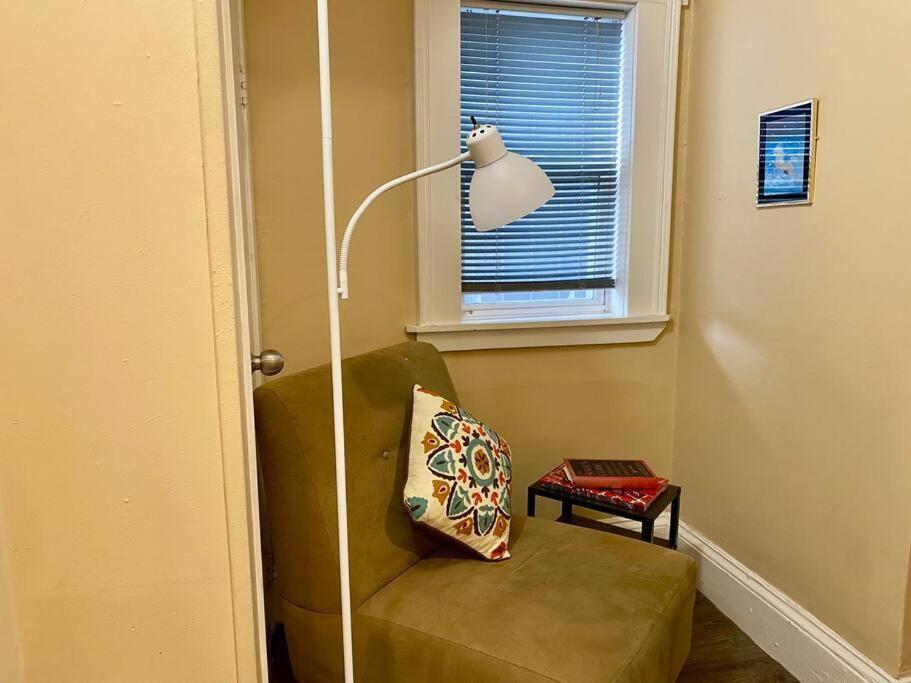 Large Townhouse, Lower Floor with AC, City Center