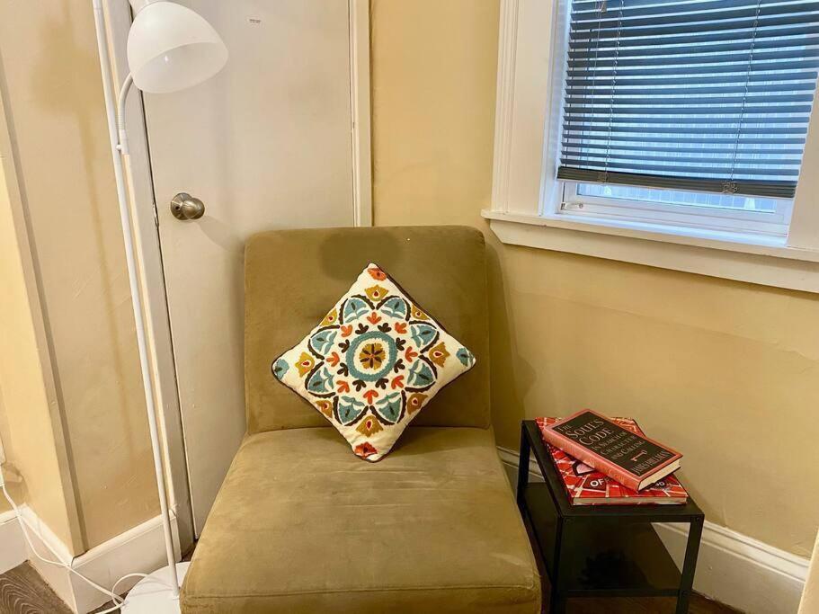 Large Townhouse, Lower Floor with AC, City Center