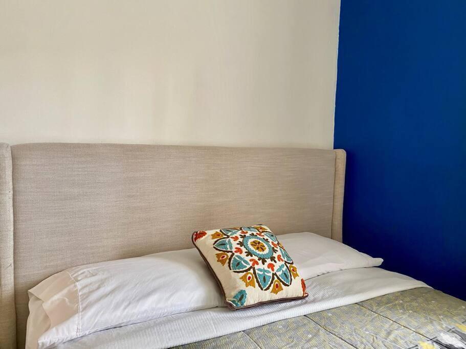 Large Townhouse, Lower Floor with AC, City Center