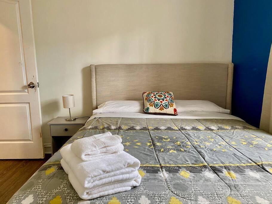 Large Townhouse, Lower Floor with AC, City Center