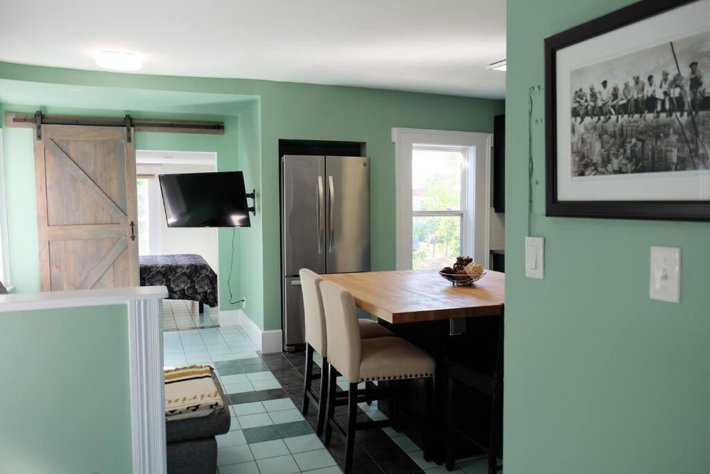 Comfy Apt, Top Floor, Excellent Kitchen