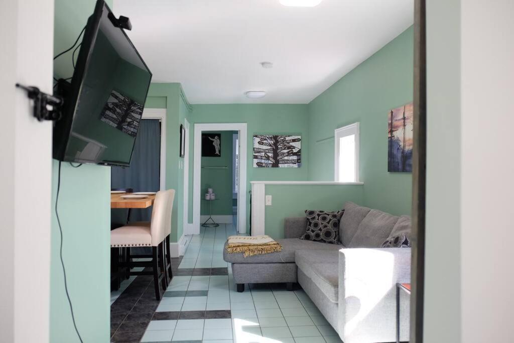 Comfy Apt, Top Floor, Excellent Kitchen