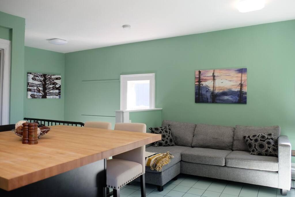 Comfy Apt, Top Floor, Excellent Kitchen
