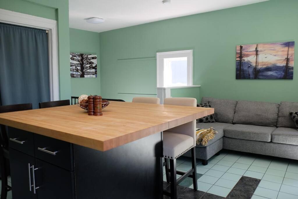 Comfy Apt, Top Floor, Excellent Kitchen