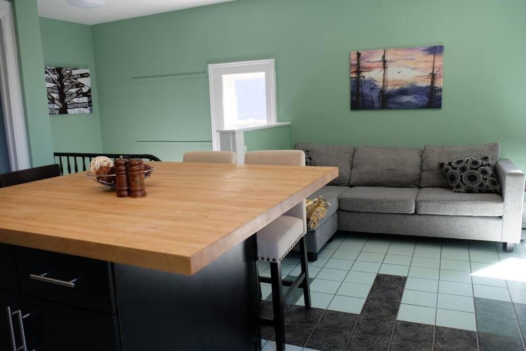 Comfy Apt, Top Floor, Excellent Kitchen