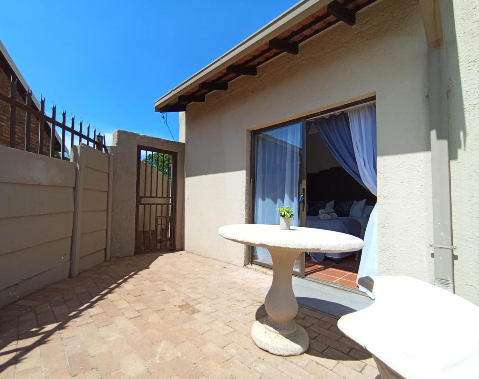 OR Tambo Stay Unit 2 view 5
