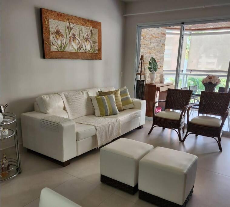 Apartamento Riviera Completo Espaçoso Varanda Gourmet e Praia a 150 m