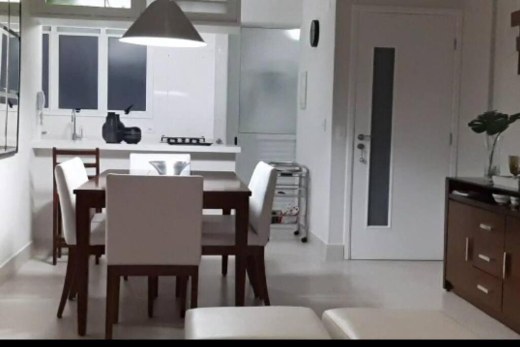 Apartamento Riviera Completo Espaçoso Varanda Gourmet e Praia a 150 m