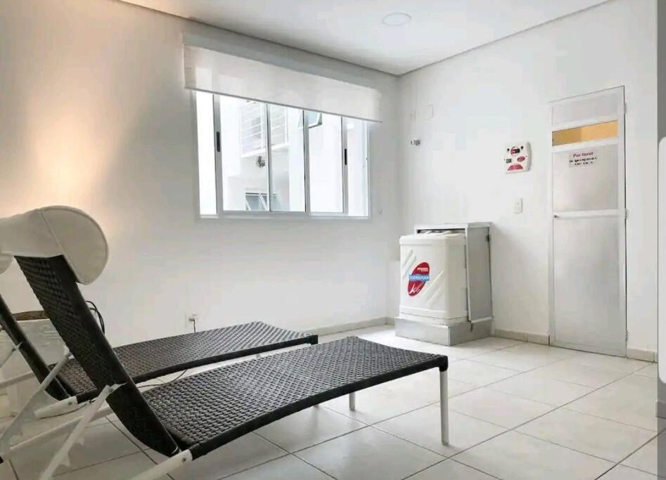Apartamento Riviera Completo Espaçoso Varanda Gourmet e Praia a 150 m