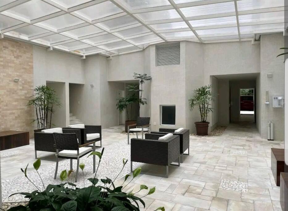 Apartamento Riviera Completo Espaçoso Varanda Gourmet e Praia a 150 m