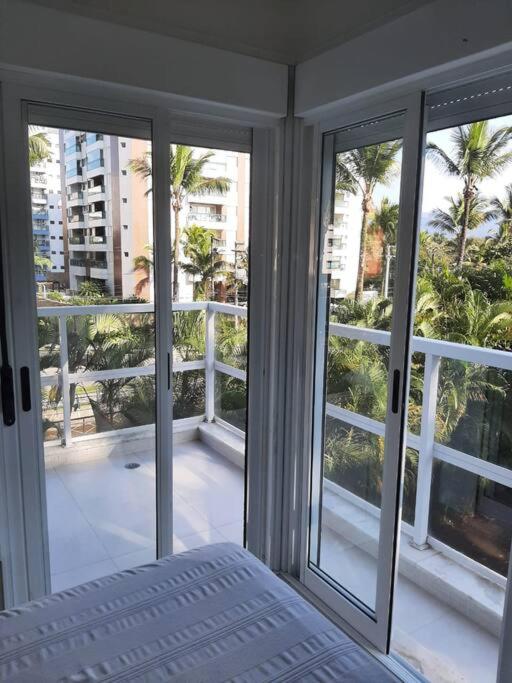 Apartamento Riviera Completo Espaçoso Varanda Gourmet e Praia a 150 m