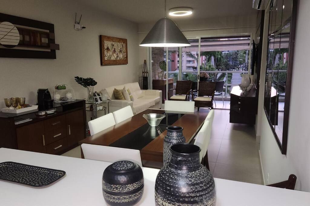 Apartamento Riviera Completo Espaçoso Varanda Gourmet e Praia a 150 m