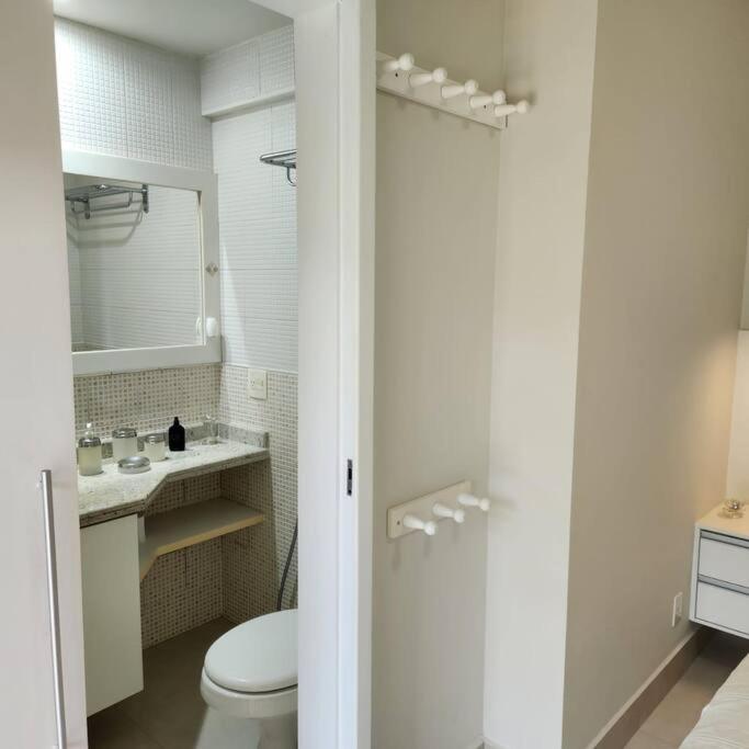 Apartamento Riviera Completo Espaçoso Varanda Gourmet e Praia a 150 m
