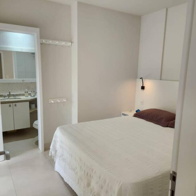 Apartamento Riviera Completo Espaçoso Varanda Gourmet e Praia a 150 m