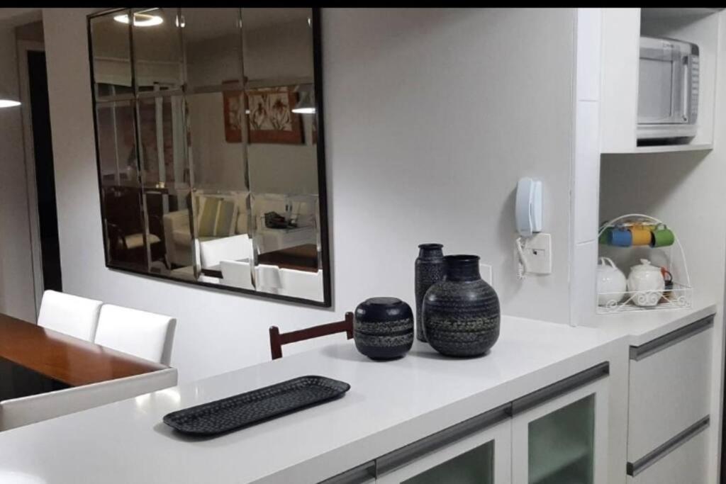 Apartamento Riviera Completo Espaçoso Varanda Gourmet e Praia a 150 m