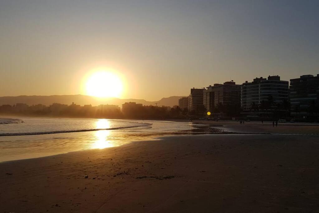 Apartamento Riviera Completo Espaçoso Varanda Gourmet e Praia a 150 m